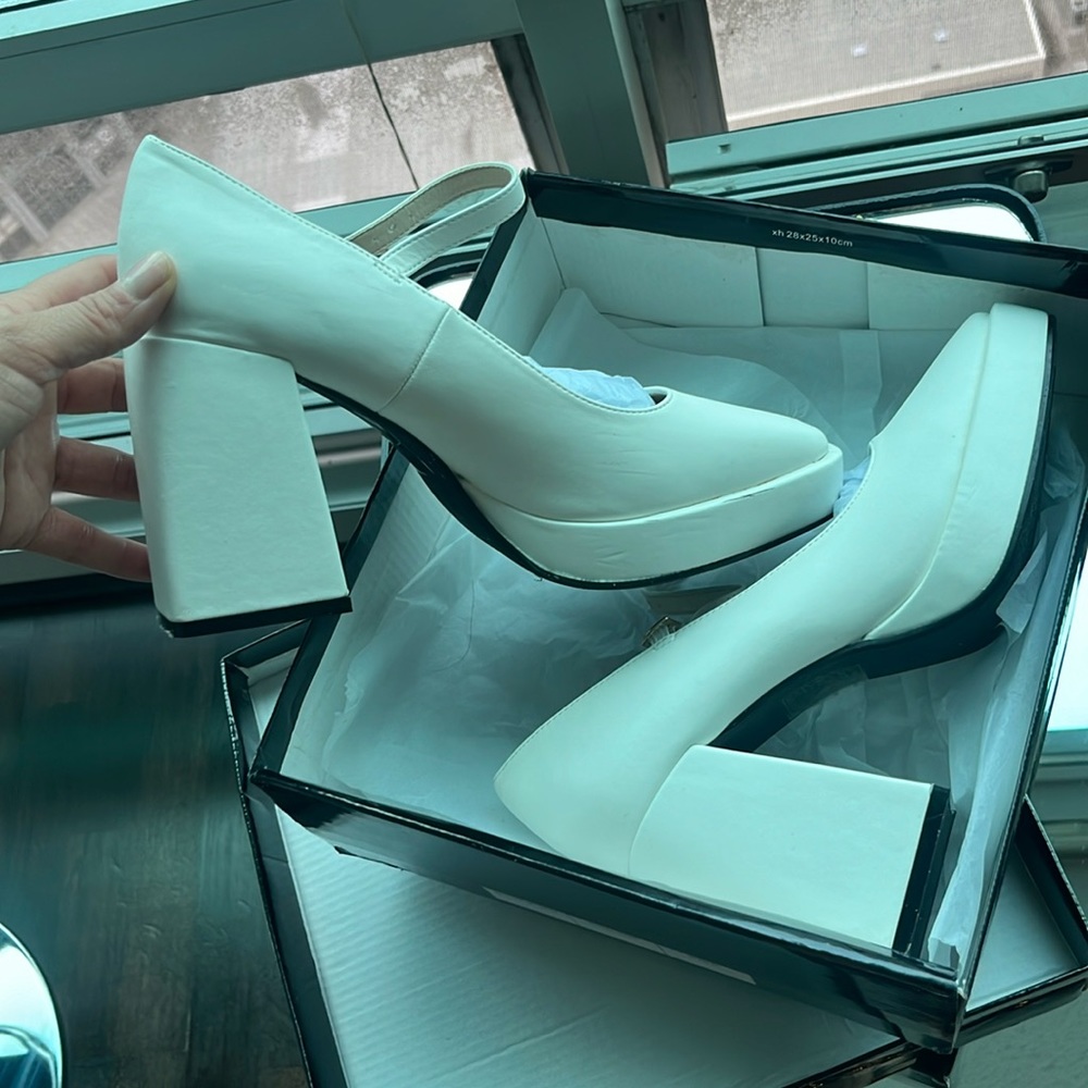Crème/Off White/White Mary Jane Heels